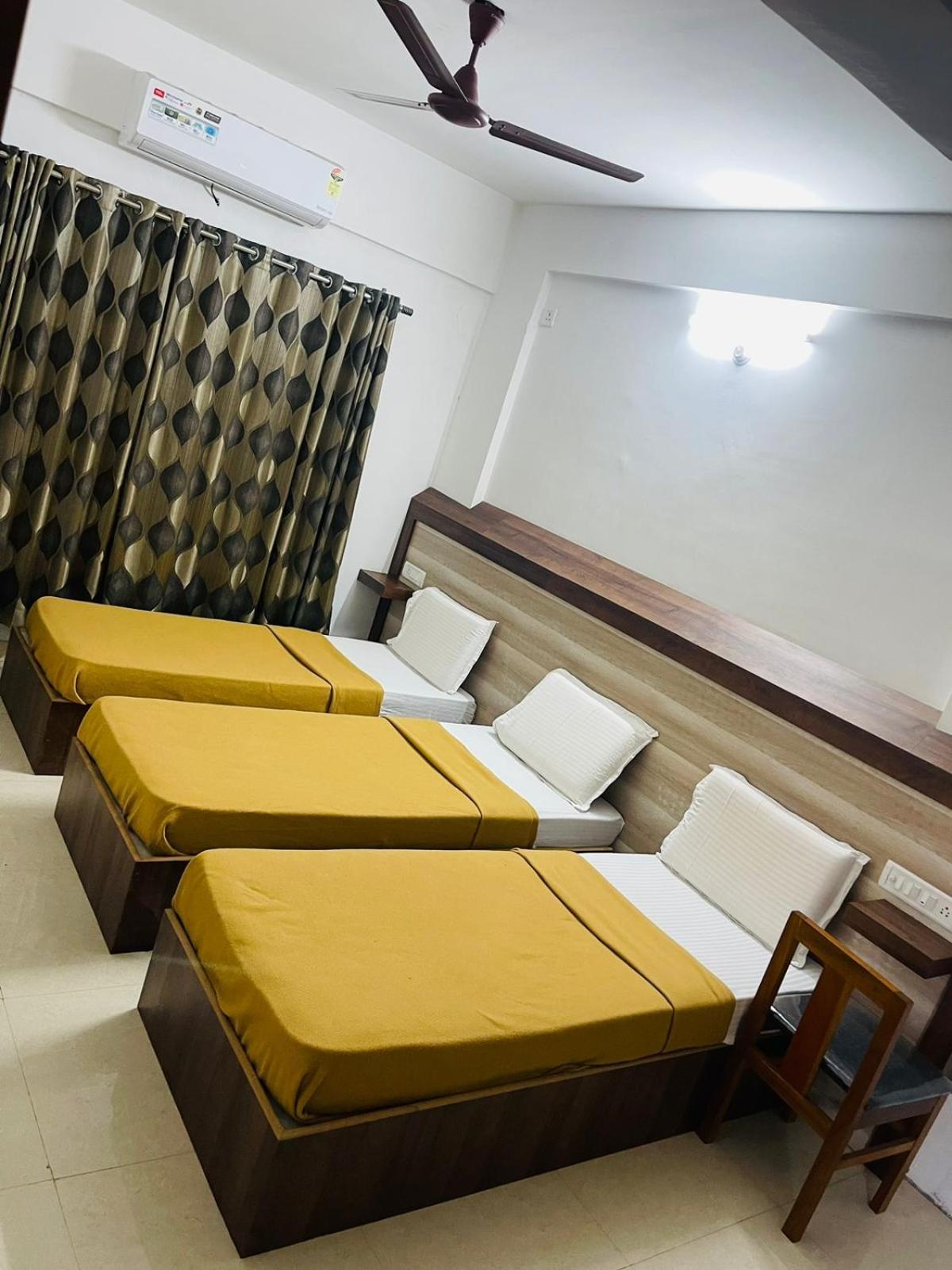 B Six Hotel Bangalore Eksteriør bilde