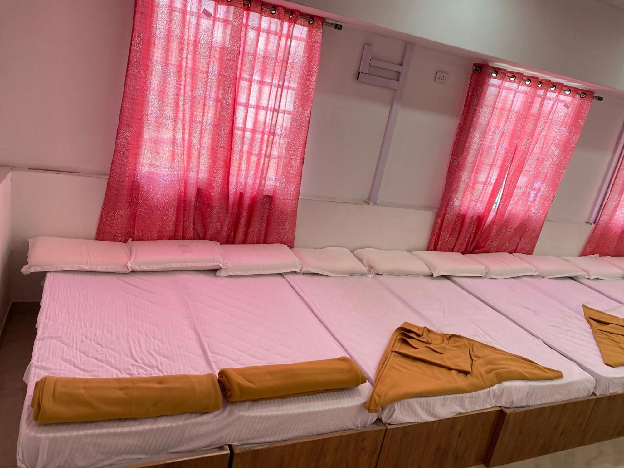 B Six Hotel Bangalore Eksteriør bilde
