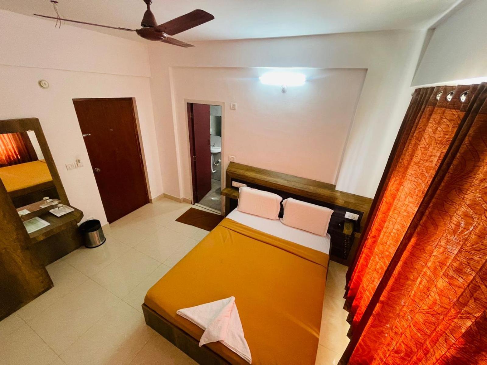 B Six Hotel Bangalore Eksteriør bilde