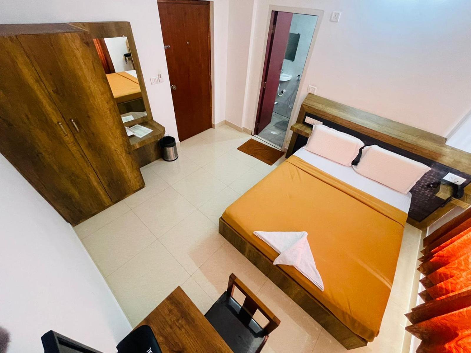 B Six Hotel Bangalore Eksteriør bilde