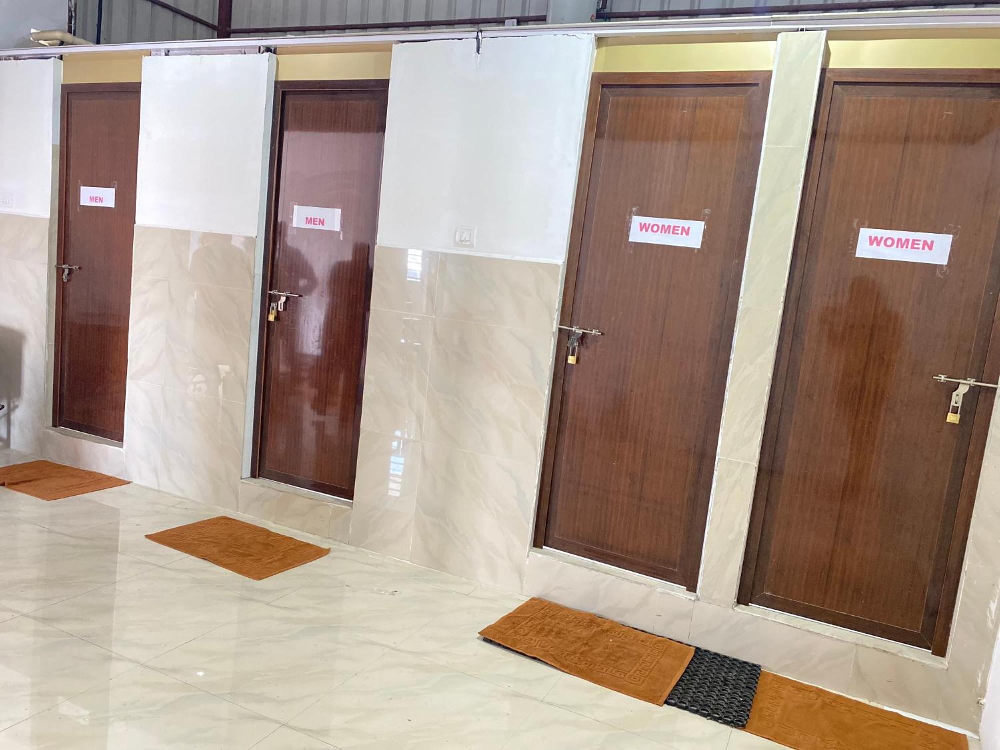 B Six Hotel Bangalore Eksteriør bilde
