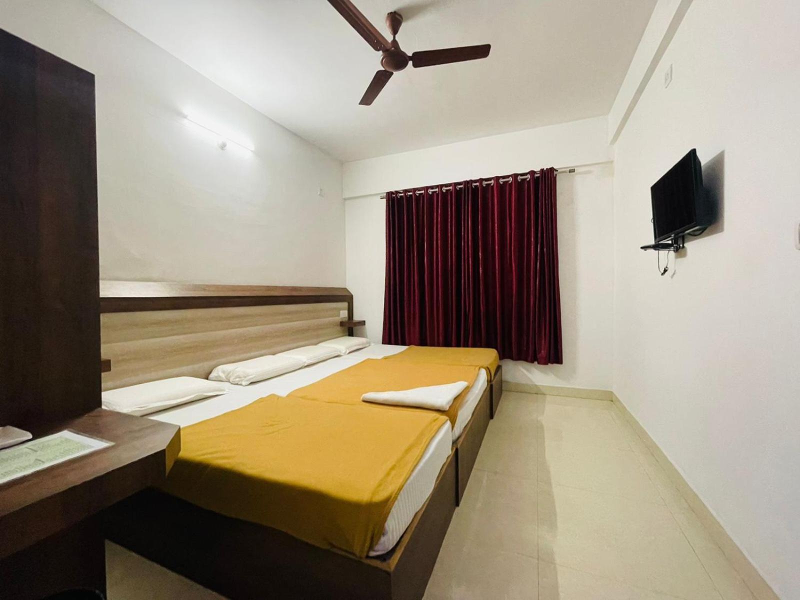 B Six Hotel Bangalore Eksteriør bilde