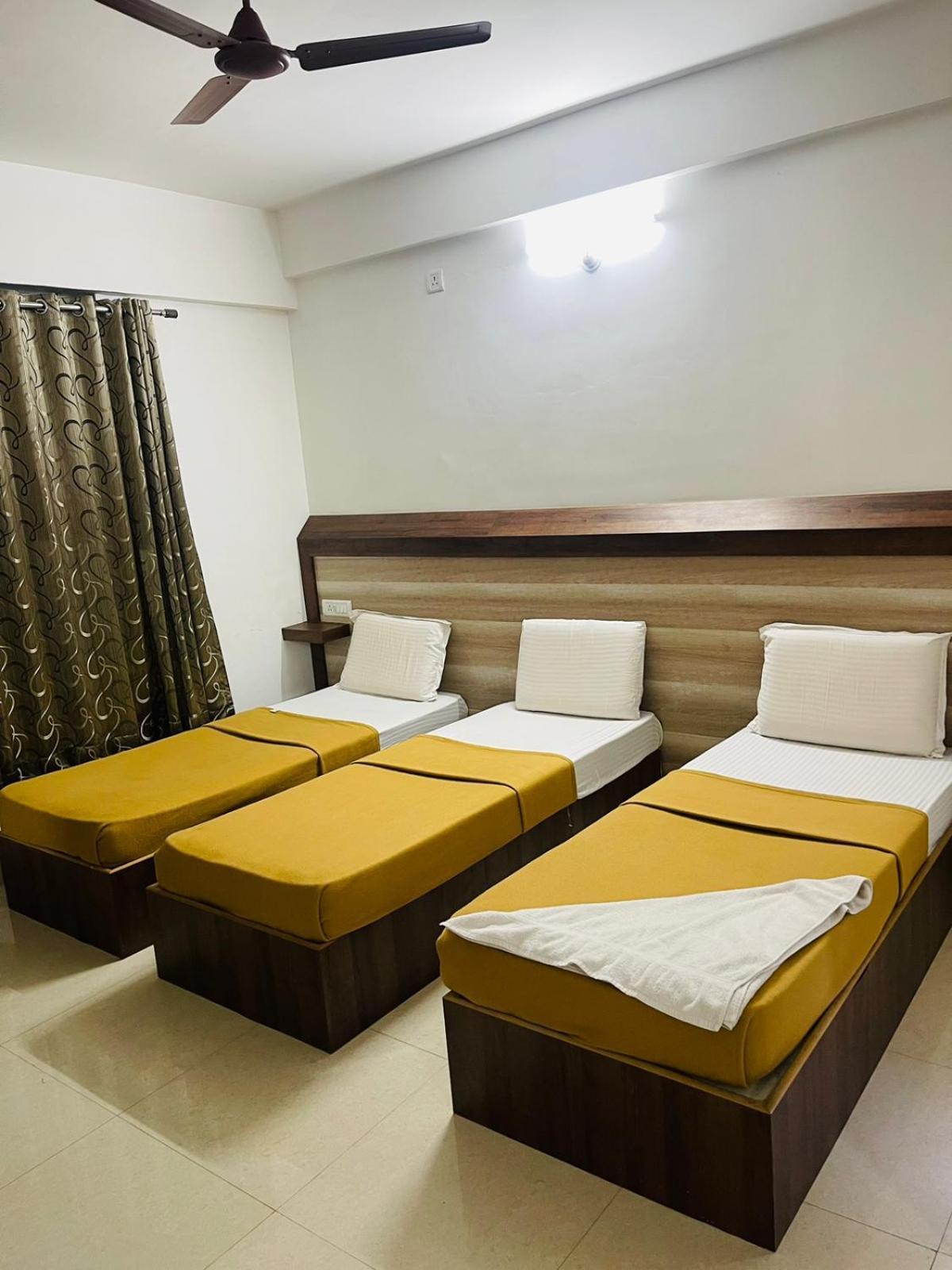 B Six Hotel Bangalore Eksteriør bilde