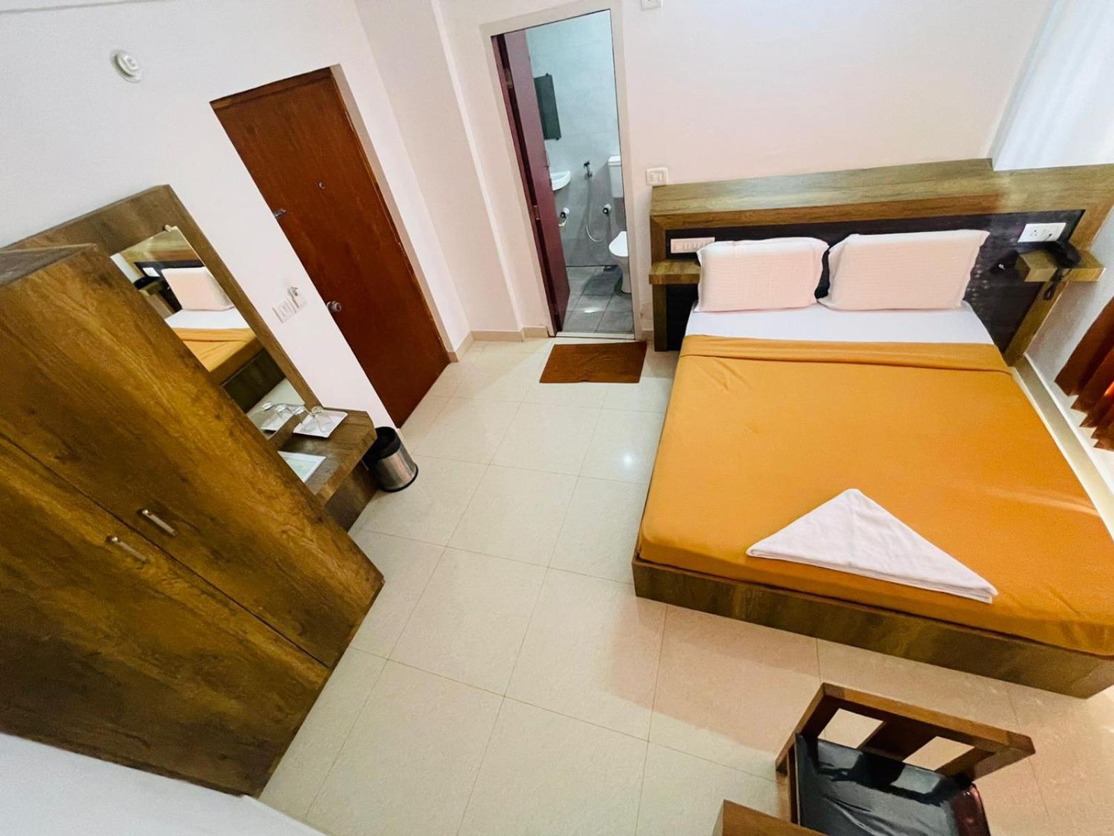 B Six Hotel Bangalore Eksteriør bilde