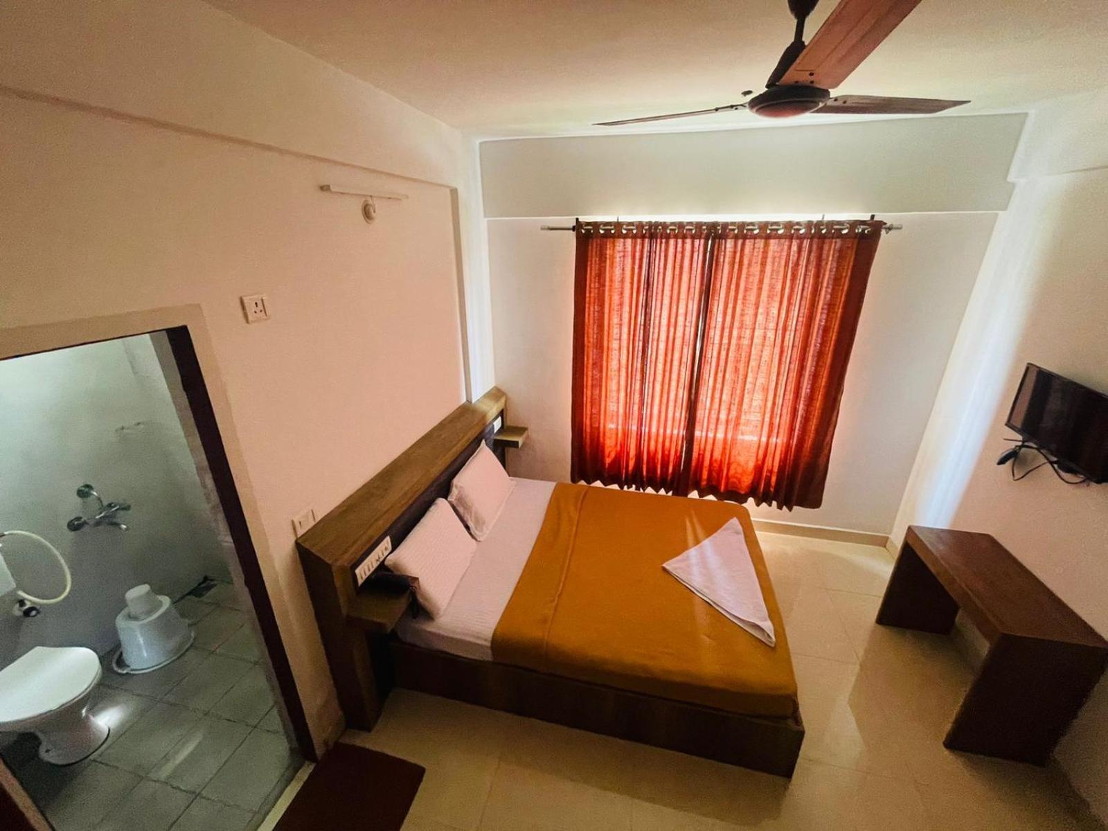 B Six Hotel Bangalore Eksteriør bilde