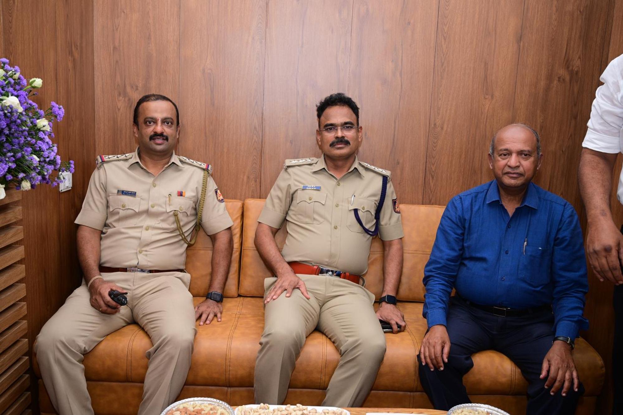 B Six Hotel Bangalore Eksteriør bilde