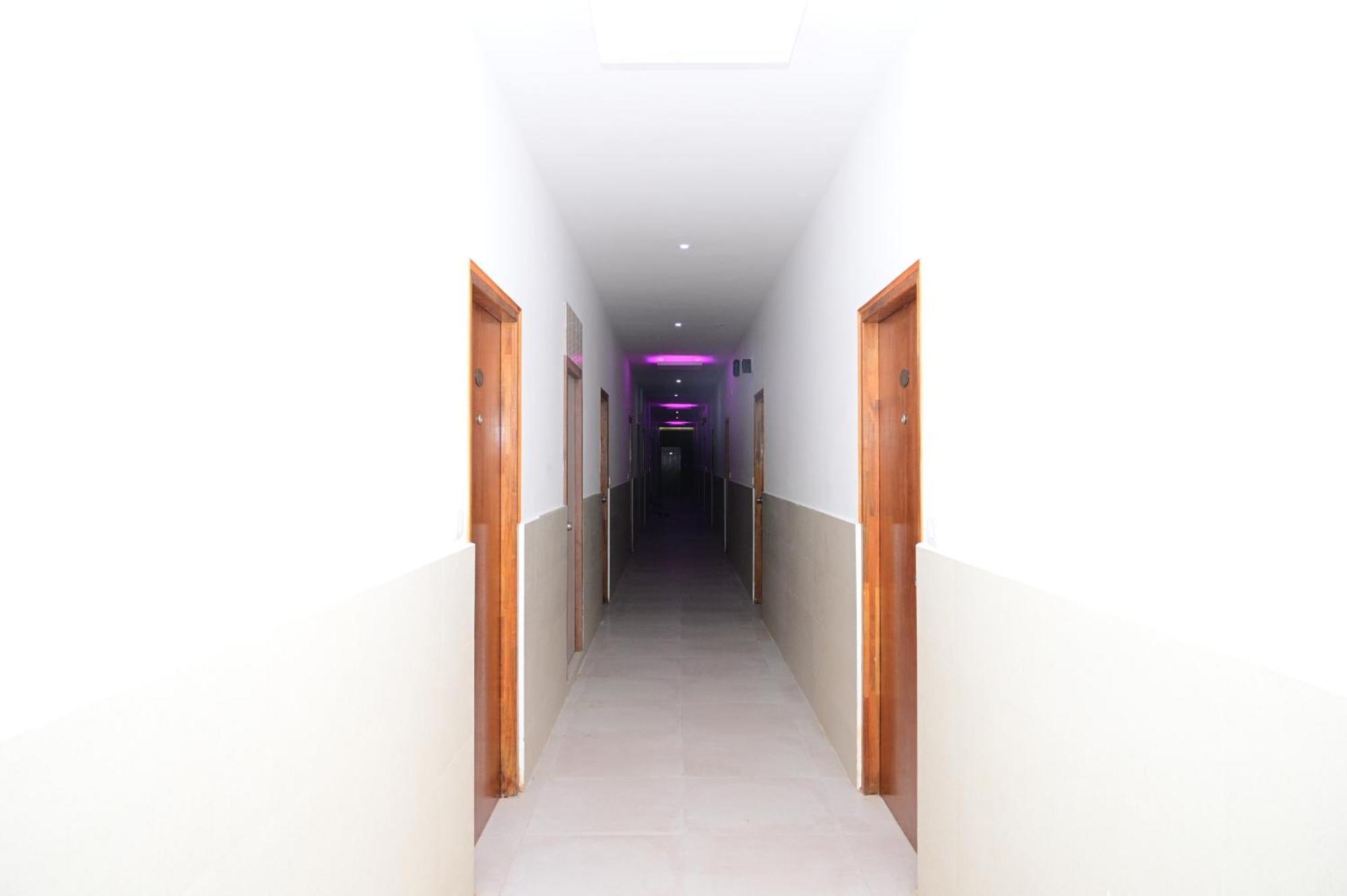 B Six Hotel Bangalore Eksteriør bilde