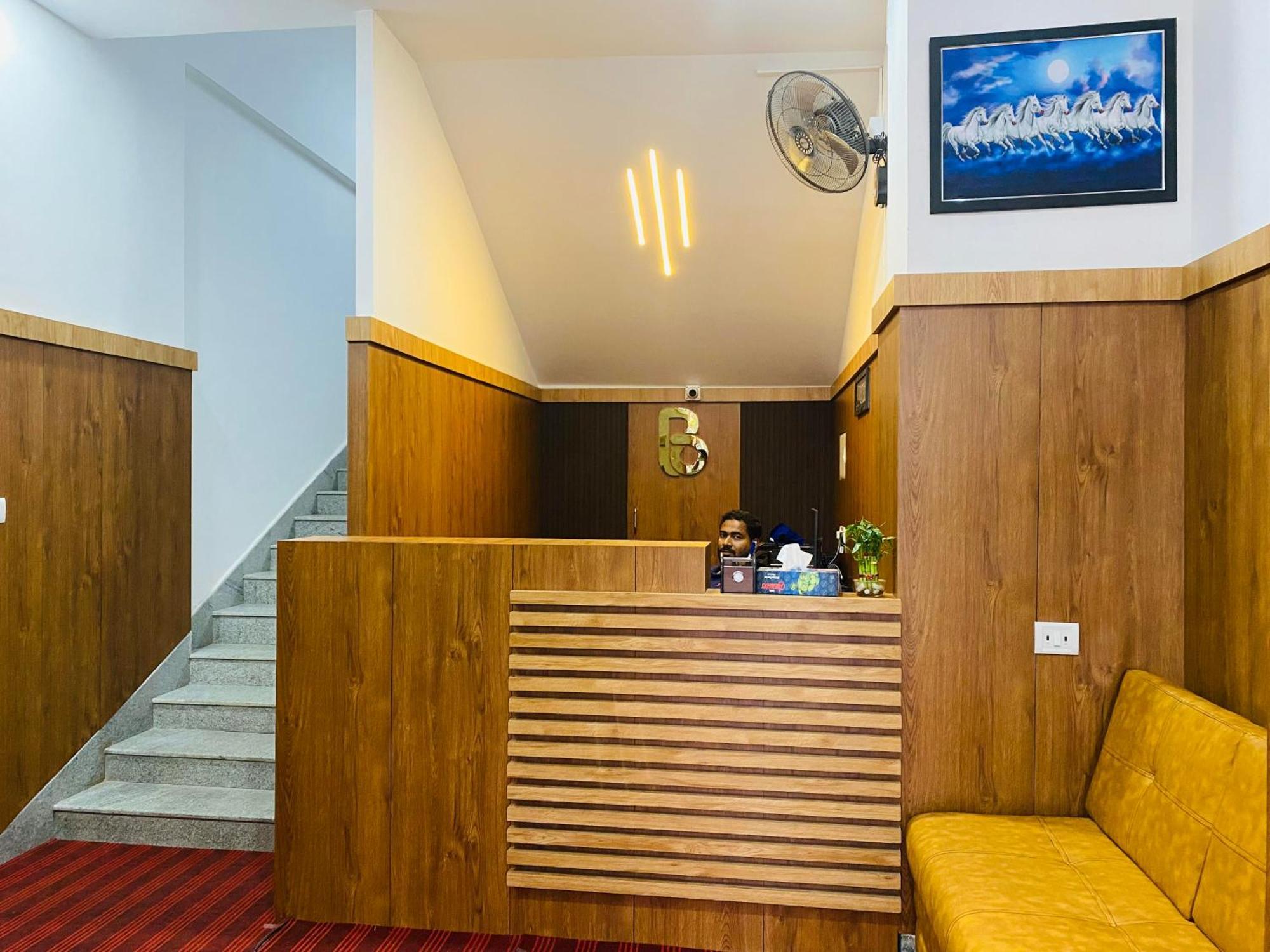 B Six Hotel Bangalore Eksteriør bilde