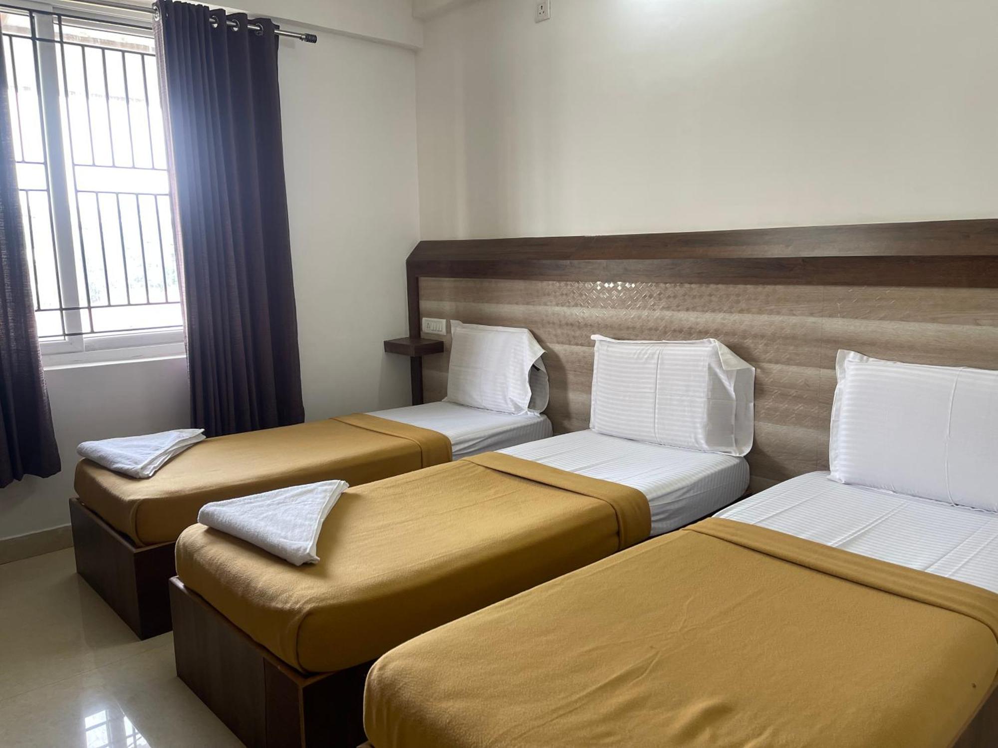 B Six Hotel Bangalore Eksteriør bilde