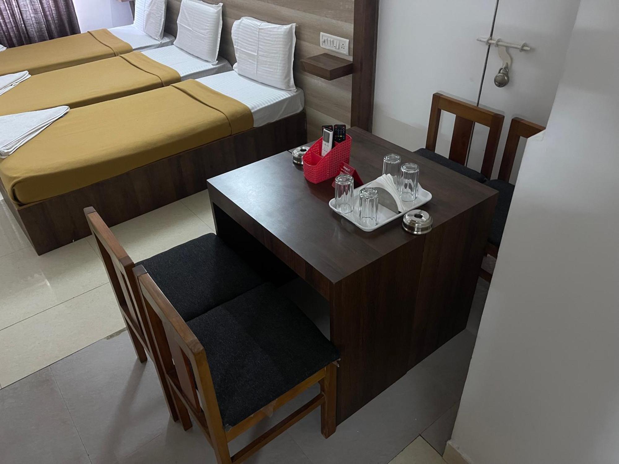 B Six Hotel Bangalore Eksteriør bilde