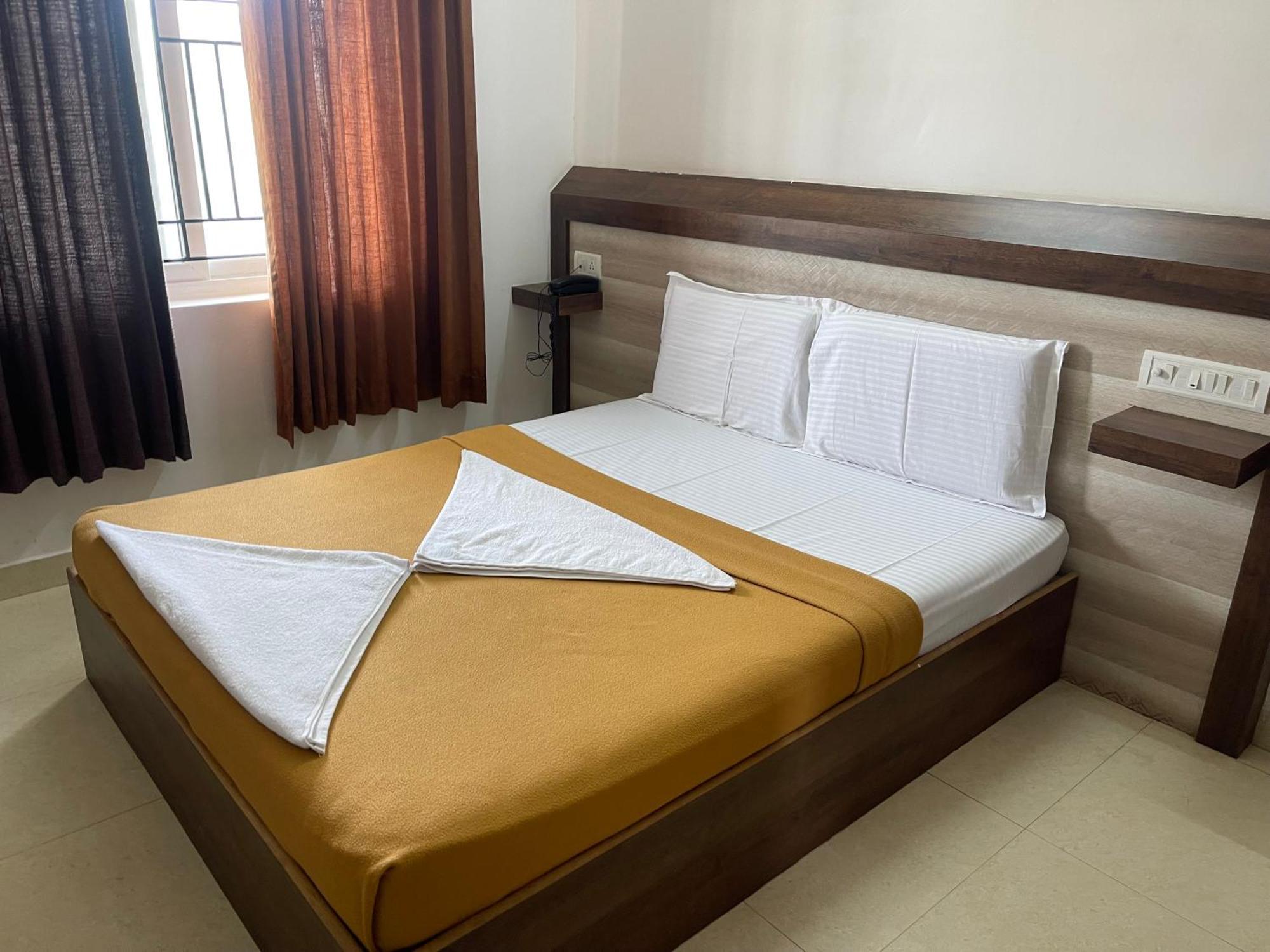 B Six Hotel Bangalore Eksteriør bilde