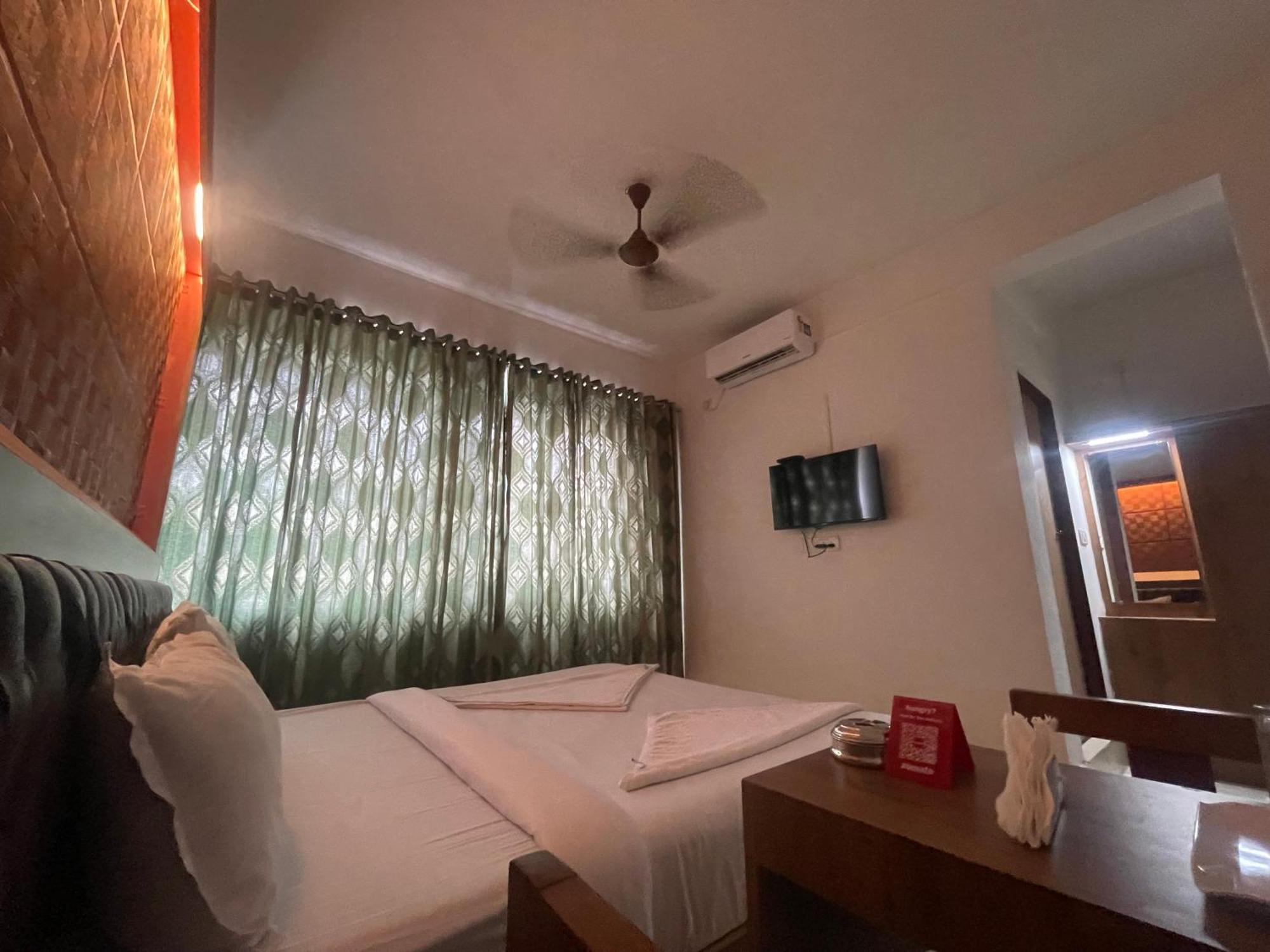 B Six Hotel Bangalore Eksteriør bilde